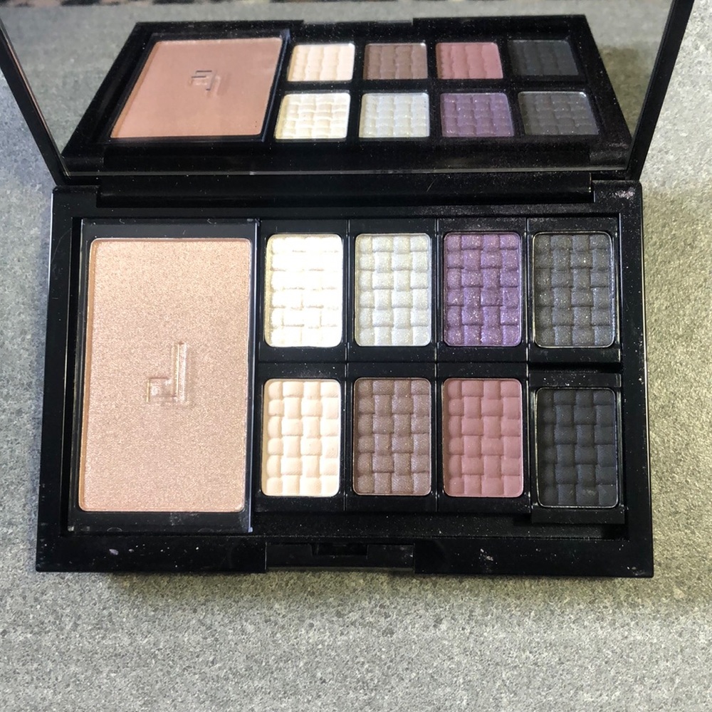**2/$30 Doucce Freematic Eyeshadow Pro Palette